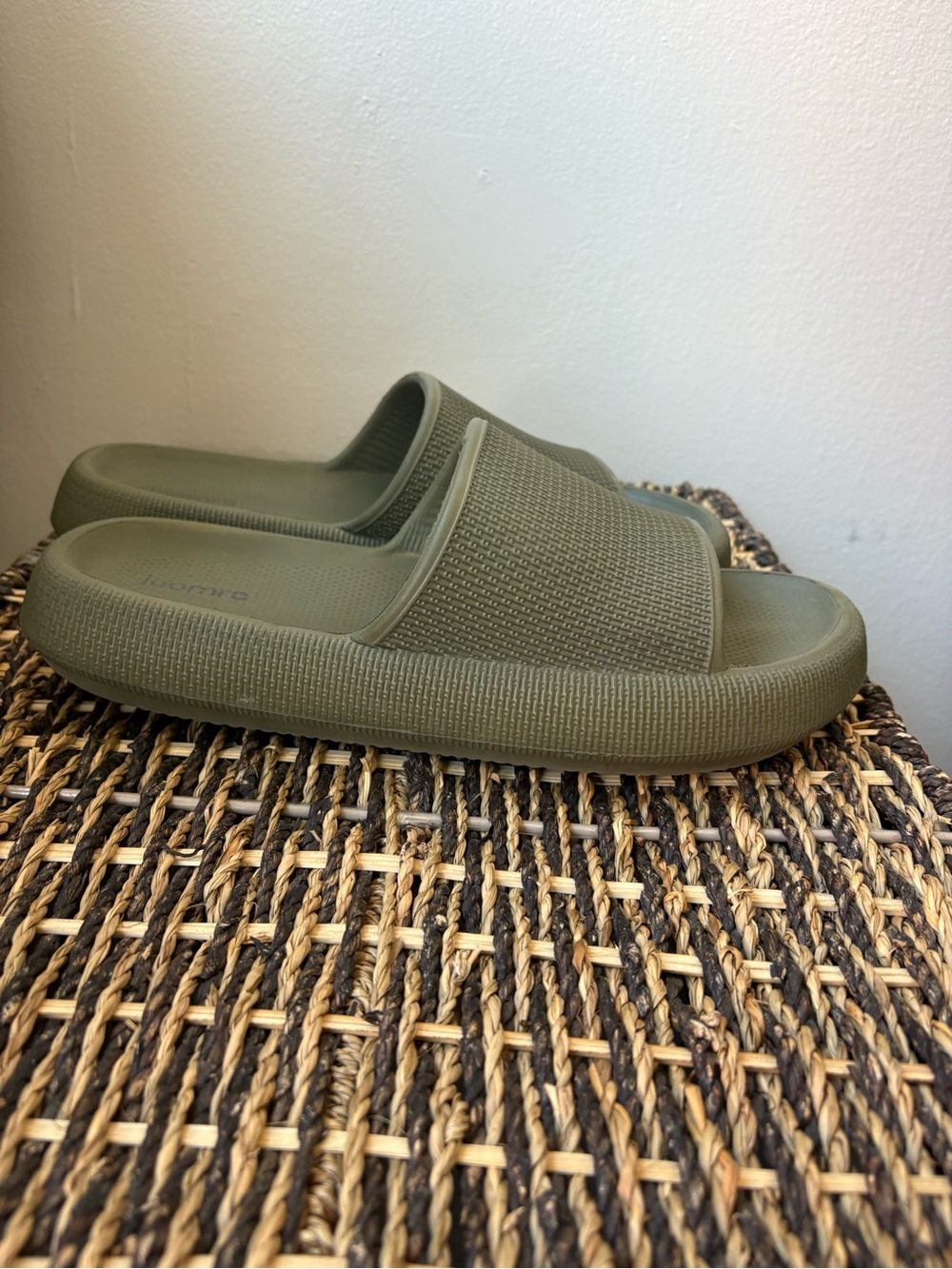 Platform cushy green slides with a textured pattern. Size 10.5-11